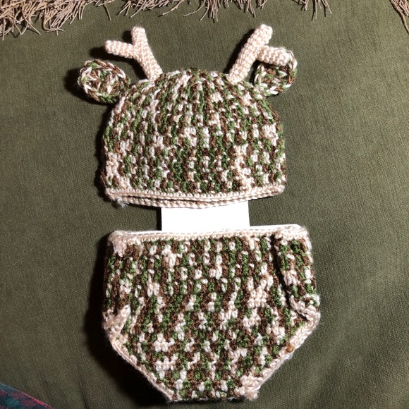Hand Crocheted Infant 2 pieces Set Camo Deer Hat and Diaper Cover Set - Picture 3 of 7
